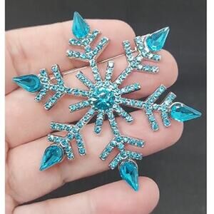 Snowflake Christmas Brooch Aqua Blue Faux Jewel & Rhinestones Winter Snow